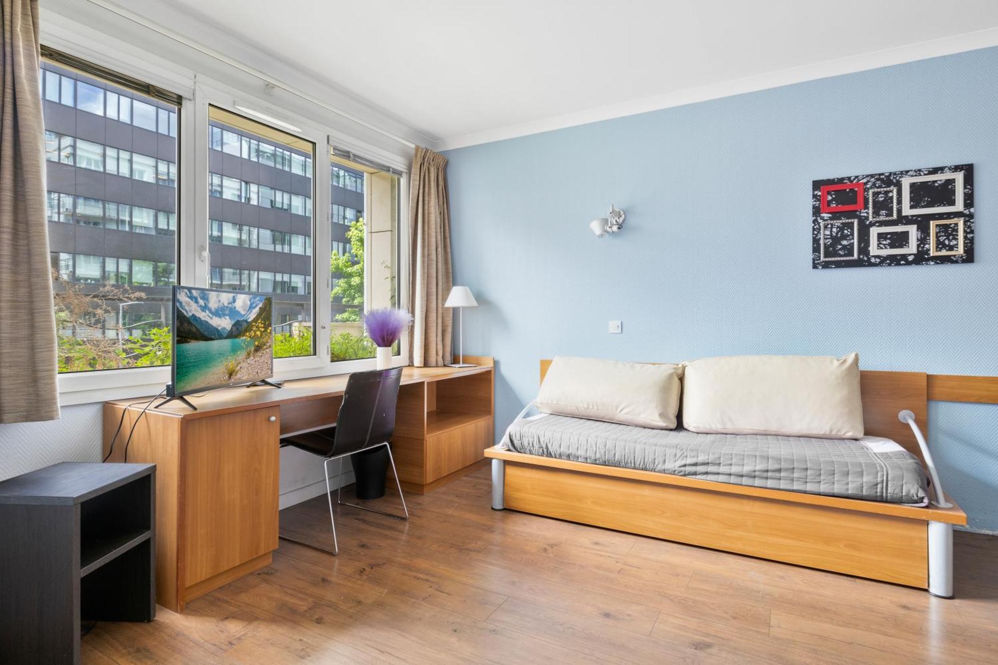 Grand Appartement Avec Balcon - Proche Parc Des Expo - Parking Privee 伊西莱穆利诺 外观 照片