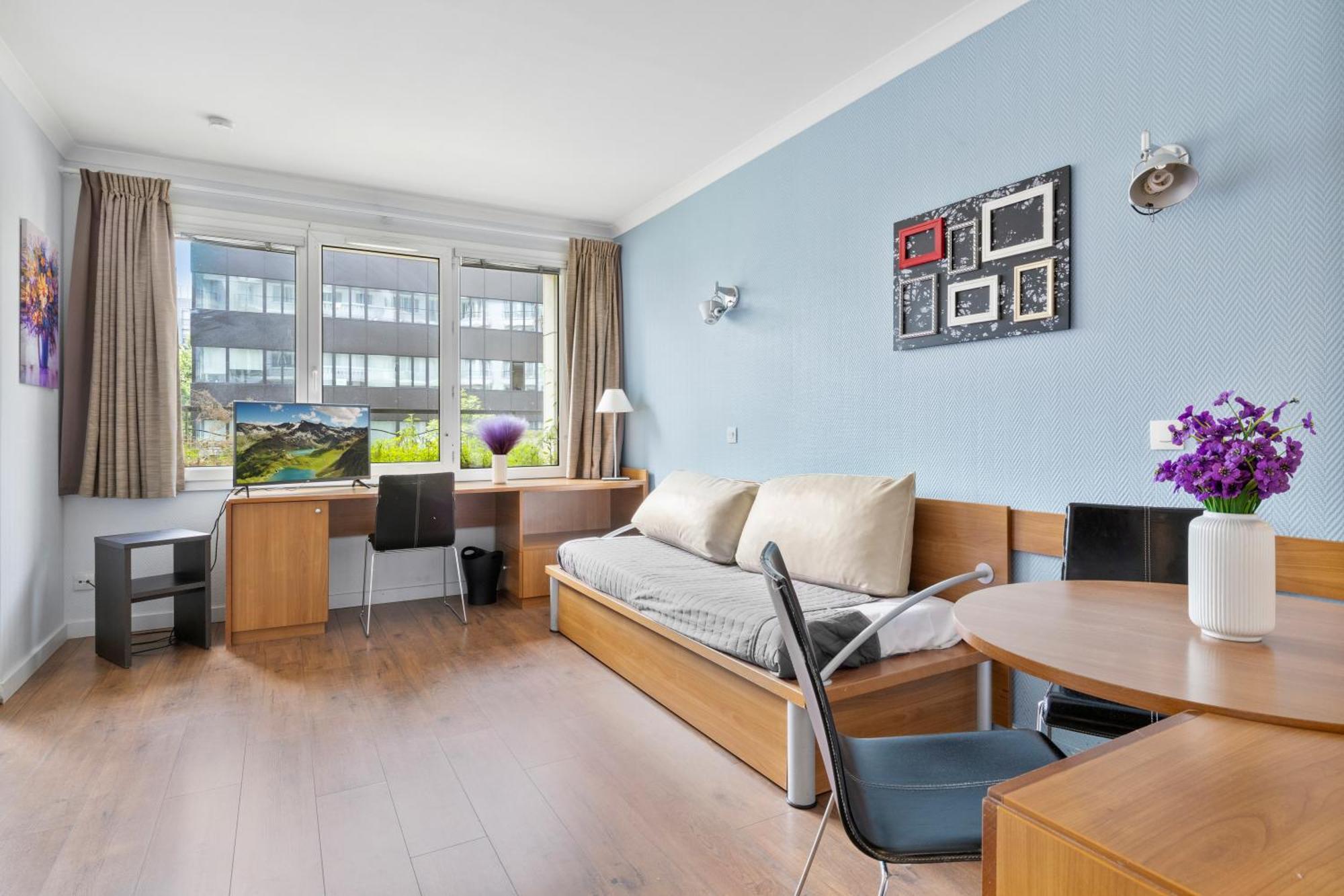 Grand Appartement Avec Balcon - Proche Parc Des Expo - Parking Privee 伊西莱穆利诺 外观 照片