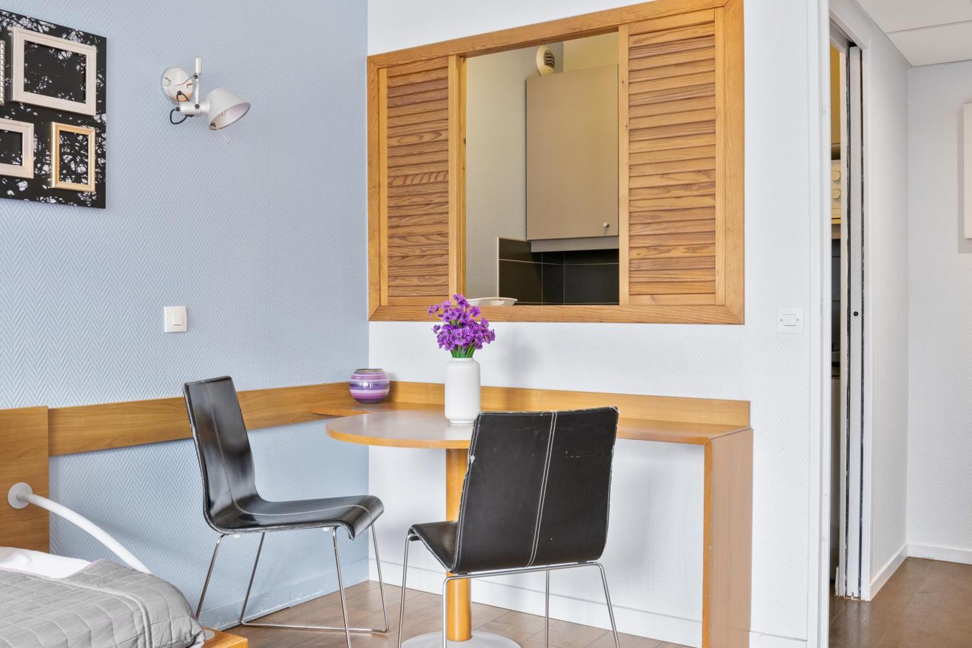 Grand Appartement Avec Balcon - Proche Parc Des Expo - Parking Privee 伊西莱穆利诺 外观 照片